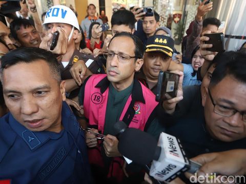 Mantan Menteri Pendidikan, Kebudayaan, Riset, dan Teknologi (Mendikbudristek) Nadiem Makarim resmi ditetapkan sebagai tersangka kasus dugaan korupsi pengadaan laptop Chromebook. Kejaksaan Agung langsung menahan Nadiem pada Kamis (4/9/2025).