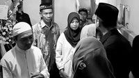 Kedatangan Raffi Ahmad ke rumah Affan Kurniawan semula tak diketahui publik. Dalam video-video yang viral, Raffi Ahmad terlihat berbincang dan sempat duduk di depan rumah Affan. Foto: Instagram Story @raffinagita1717