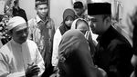 Potret Hitam Putih Raffi Ahmad dan Mama Amy Datangi Rumah Affan Kurniawan