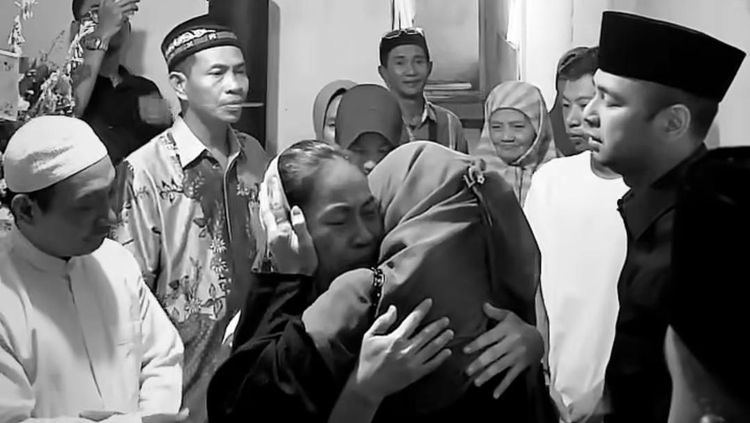 Potret Hitam Putih Raffi Ahmad dan Mama Amy Datangi Rumah Affan Kurniawan