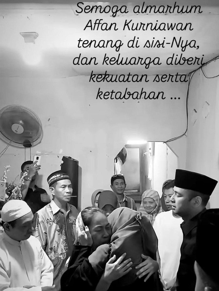 Potret Hitam Putih Raffi Ahmad dan Mama Amy Datangi Rumah Affan Kurniawan