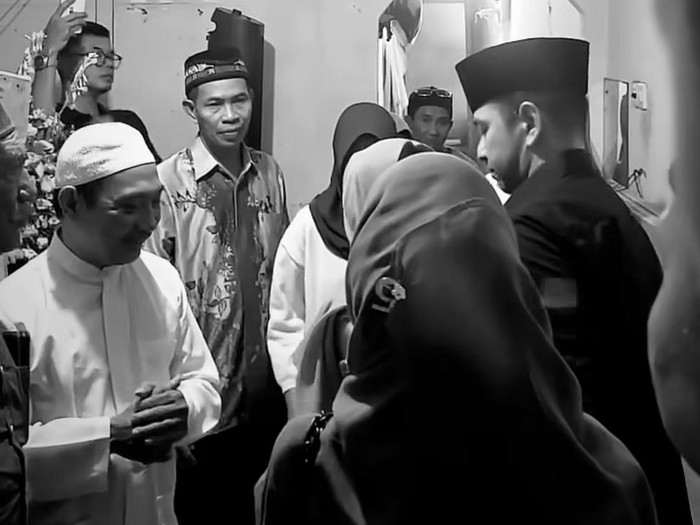 Raffi Ahmad mendatangi rumah Affan Kurniawan bersama Amy Qanita.