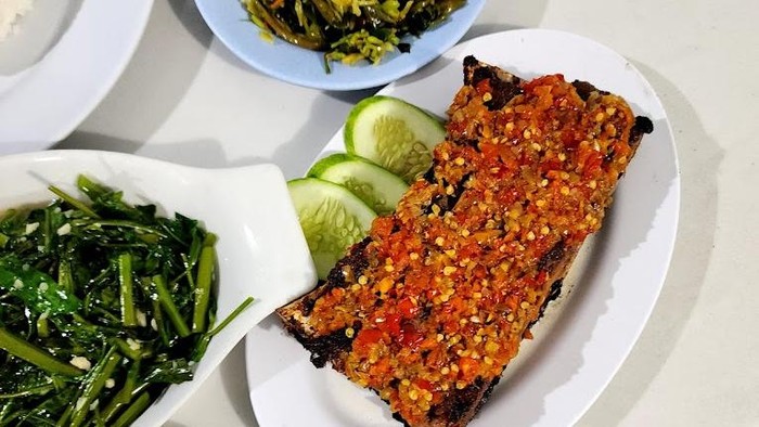 Rekomendasi tempat makan rahang tuna bakar khas Manado di Jakarta