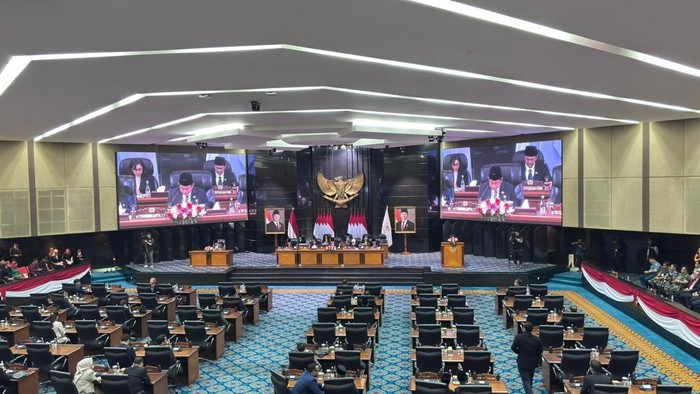 Rapat paripurna DPRD DKI Jakarta