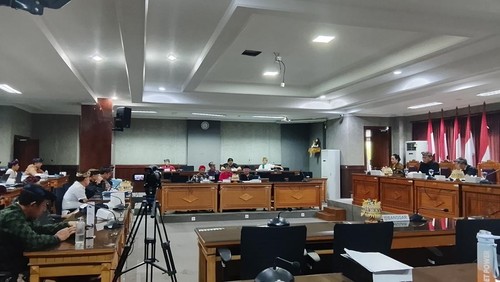 Rapat Rancangan KUA-PPAS Tahun Anggaran 2026 di Ruang Rapat Gabungan DPRD Karangasem, Kamis (4/9/2025). (I Wayan Selamat Juniasa/detikBali)