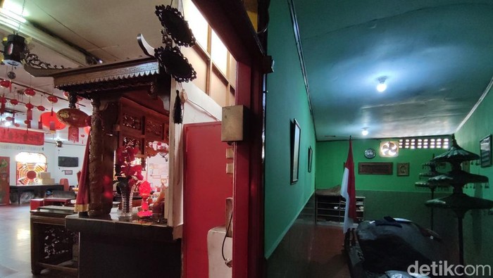 Ruang petilasan era kerajaan Pajajaran dan juga musala menyatu di Klenteng Phan Ko, Pulo Geulis, Bogor Tengah.
