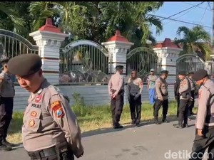 Rumah Eko Patrio di Nganjuk Dijaga Polisi Usai Isu Penjarahan