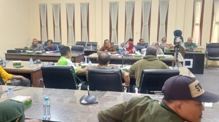 Sebanyak 92 pekerja mengadu ke DPRD Pangkep usai menjadi korban PHK.