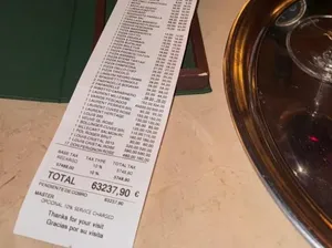 Seharga Mobil Mewah, 5 Bon Makan di Resto Ini Capai Miliaran Rupiah!