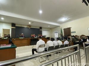 Hakim Larang Wartawan Rekam Sidang Kasus May Day Semarang