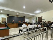 Hakim Larang Wartawan Rekam Sidang Kasus May Day Semarang