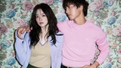 Foto Song Joong Ki Bikin Geger, Dikira Bareng Song Hye Kyo
