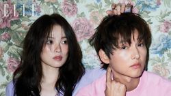 Foto Song Joong Ki Bikin Geger, Dikira Bareng Song Hye Kyo