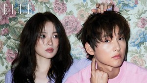 Sedetik kirain dia sama Song Hye Kyo, tulis salah satu netizen di kolom komentar Instagram resmi Song Joong Ki. (Foto: dok. Instagram @hi_songjoongki)