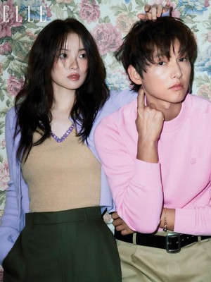 Foto Song Joong Ki Bikin Geger, Dikira Bareng Song Hye Kyo