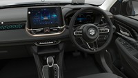 Suzuki Victoris menawarkan instrument cluster digital berukuran 10,25 inci. Sistem infotainment SmartPlay Pro X layar sentuh itu bisa terkoneksi dengan Apple CarPlay dan Android Auto secara nirkabel. Untuk memanjakan penumpangnya, Suzuki membenamkan 8 speaker premium Infinity by Harman, terintegrasi dengan Dolby Atmos 5.1 Surround Sound. Foto: Dok. Maruti Suzuki