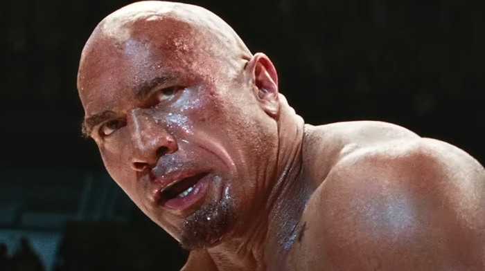 The Smashing Machine Cuplikan adegan Dwayne Johnson di The Smashing Machine.