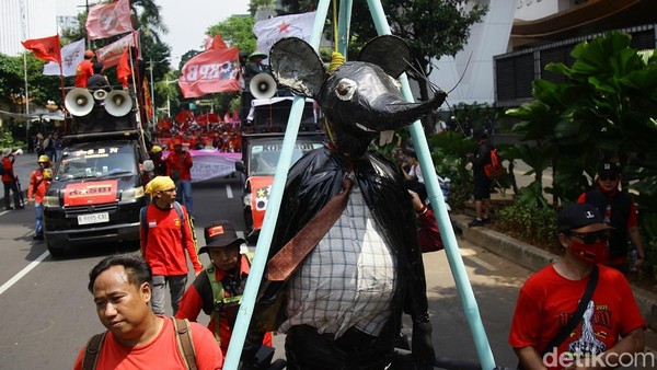 Demo Buruh di Patung Kuda, Suarakan Tuntutan Harga Murah dan Keadilan Sosial