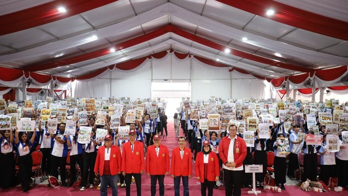 Untag Surabaya meraih Rekor Museum Rekor Dunia Indonesia (MURI) untuk pembuatan komik bertema patriotisme terbanyak