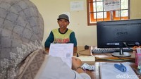 Salah satu petani, Katimin mengakui membayar pajak mengunakan pisang. Pajak yang harus ia bayar sebesar Rp 37 ribu. Sedangkan pisang miliknya laku dijual Rp 35 ribu. Dan mereka hanya menambahkan 2 ribu.