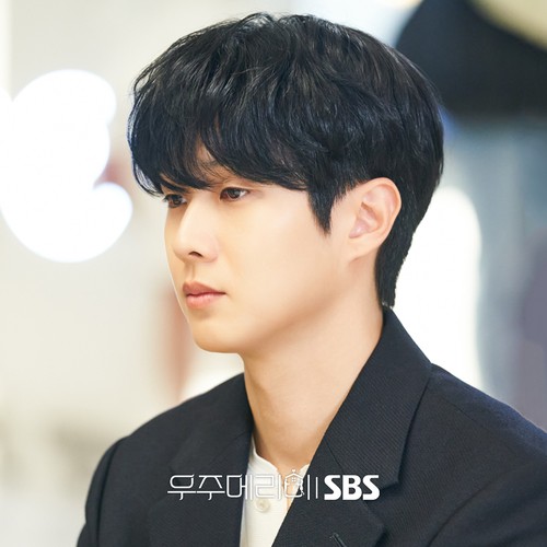 Choi Woo Shik memerankan Kim Woo Joo di drama Korea terbaru SBS Would You Marry Me.