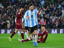 Merayakan Gol Pertama Messi di Benua Afrika
