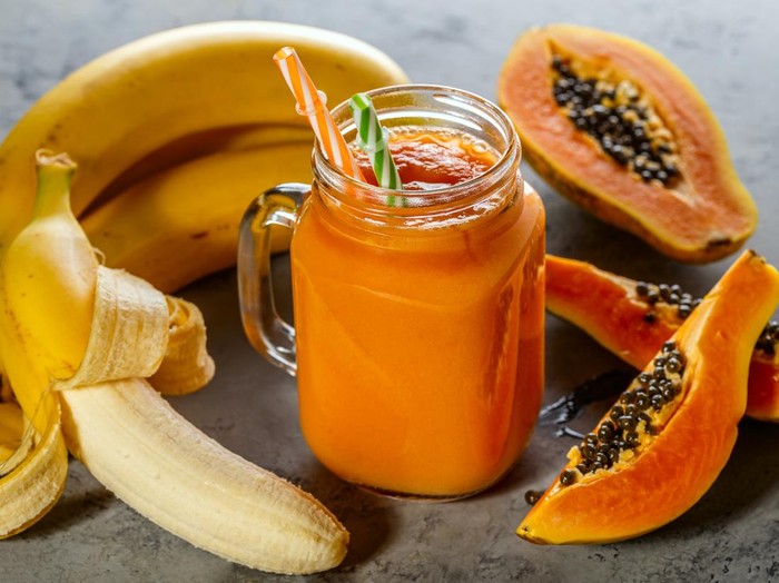 Atasi Susah BAB, Lebih Manjur Makan Pepaya atau Pisang? Cek Nutrisinya Yuk