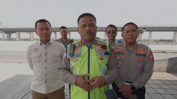 Kakorlantas Polri Irjen Agus Suryonugroho di Km 29 Tol Cikampek, Jumat (5/9/2025).