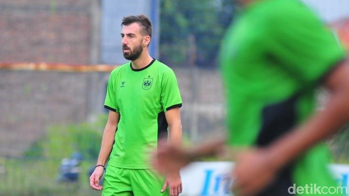 Bek asing PSIS asal Montenegro, Marko Ivanovic.