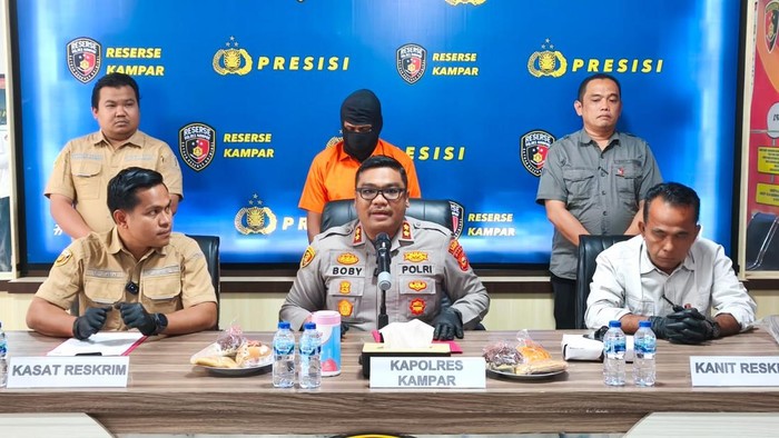 Bos pabrik tahu di Kampar, Riau, ditetapkan sebagai tersangka usai memasang jebakan listrik yang menewaskan remaja 14 tahun, Minggu (31/8/2025).