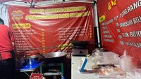 Seorang pegawai mengatakan dalam sehari mereka bisa menjual 1.000 buah cireng. Ke depannya, Cireng Nineung Prasmanan Si Bojot by NN berencana buka cabang di Sawangan dan Citayam. Foto: Andi Annisa DR/detikfood