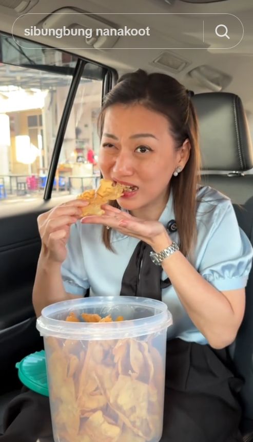 Food Vlogger Nanakoot Dikritik Usai Sebut Peyek Pinkan Mambo Keras.