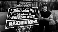 Ganindra Bimo ikut turut bergabung dengan massa di depan gedung DPR RI pada Kamis (4/9/2025). Foto: Instagram @ganindrabimo