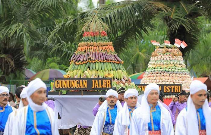 Gunungan Maulid, Tradisi Berbagi Rezeki Melalui Hasil Bumi saat Maulid Nabi