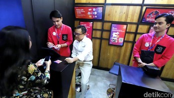Indosat Ooredoo Hutchison (IOH) merayakan Hari Pelanggan Nasional 2025 dengan penuh kehangatan dan apresiasi bagi pelanggan setianya di Jakarta. Mengusung tema “Ketulusan Tanpa Akhir”, perayaan ini menjadi simbol komitmen Indosat untuk selalu hadir, dekat, dan mendampingi perjalanan para pelanggan agar tetap terhubung serta bisa berbagi cerita.