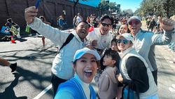 Ibnu Jamil Finish Sydney Marathon Pakai Sepatu Coretan Istimewa