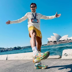 Ibnu Jamil Finish Sydney Marathon Pakai Sepatu Coretan Istimewa