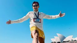Ibnu Jamil Finish Sydney Marathon Pakai Sepatu Coretan Istimewa