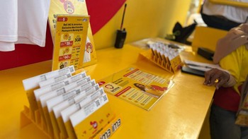 Panggung Hingar Bingar menampilkan Bernadya, Nadin Amizah, dan Sal Priadi, ditambah atraksi unik seperti Satspam Flashmob Dance, Satspam Challenge, hingga pertandingan Satspam Smash Open. Foto: Agus Tri Haryanto