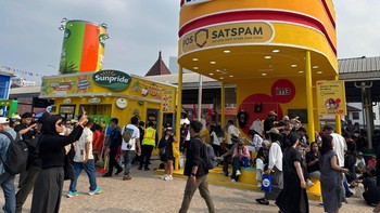 Booth IM3 menonjol dengan warna kuningnya. Foto: Agus Tri Haryanto