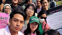 Kemarin, Jerome mengaku berhasil melawan rasa takutnya. Kenapa bisa berani? Aku pun heran. Aku bertanya pada diriku sendiri, tapi sepertinya ada 1 jawaban. Yaitu aku tidak sendiri. Aku didukung oleh banyak teman-teman, dan aku tahu banyak orang yang menggantungkan harapannya ke gerakan ini, ungkapnya. Foto: Instagram @jeromepolin