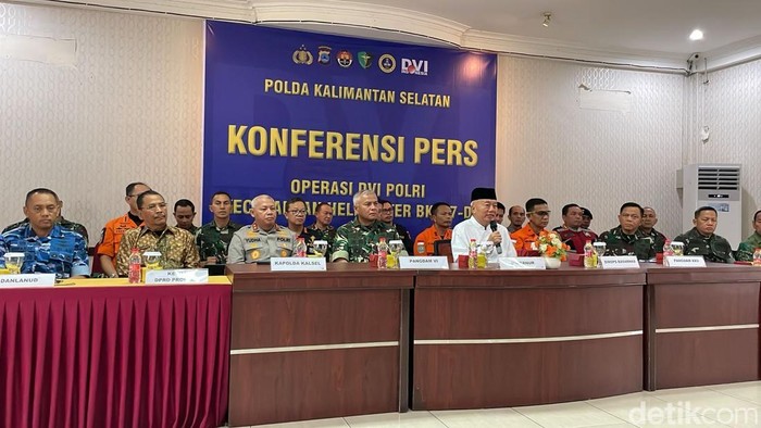 Jumpa pers helikopter jatuh di RS Bhayangkara Banjarmasin, Jumat (5/9/2025).