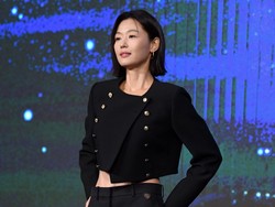 7 Pesona Jun Ji Hyun di Usia 43, Pamer Otot Perut di Promosi Drakor Tempest