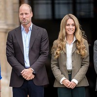 Pada Rabu (3/9/2025), Putri Wales 43 tahun itu hadir bersama Pangeran William dalam kunjungan ke taman terbaru Museum Sejarah Alam di London, dengan rambut baru yang bikin publik terkejut.  Foto: WireImage/Karwai Tang