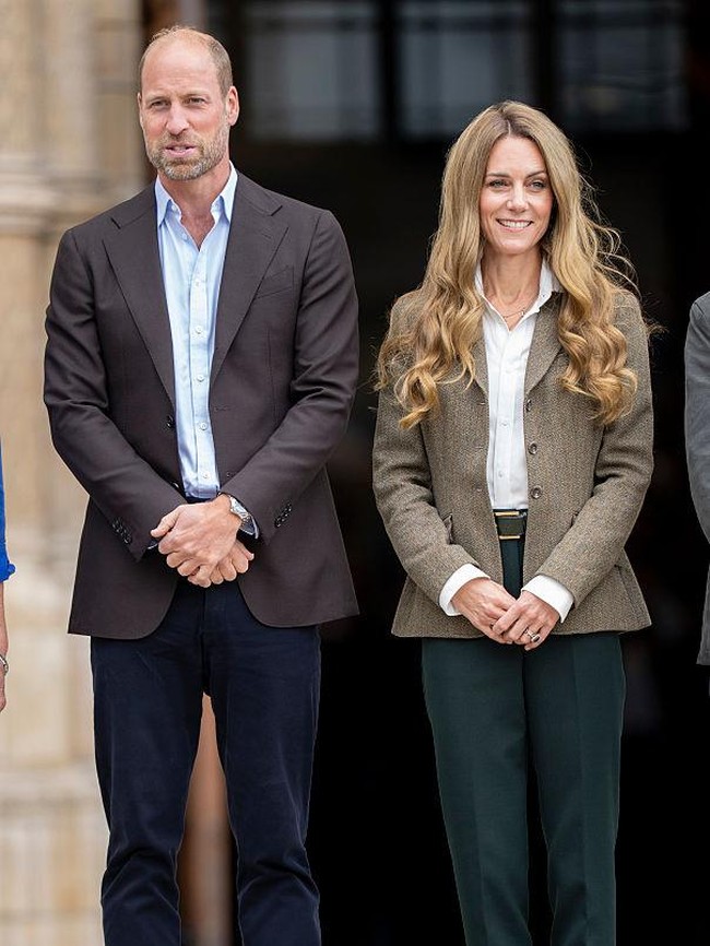 Penampilan Kate di Natural History Museum pada 4 September menjadi salah satu yang paling banyak dibicarakan. Bukan hanya karena busananya, tetapi juga perubahan warna rambutnya yang terlihat lebih terang. Transformasi ini langsung menjadi sorotan global, menandai sisi Kate yang berani bereksperimen.  Foto: WireImage/Karwai Tang