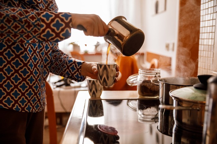 Kopi yang dipanaskan.