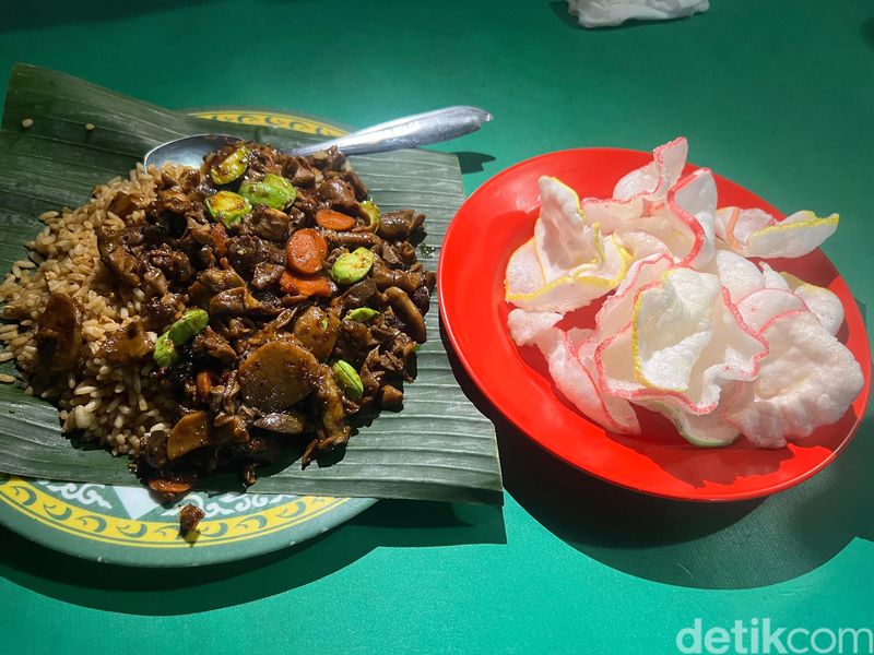 Kuliner kaki lima di kawasan Gandaria