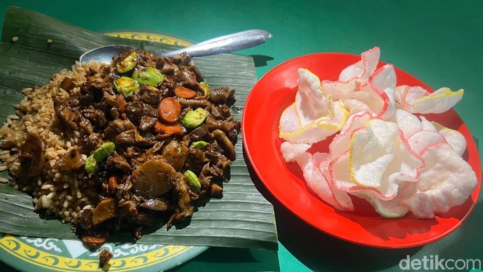 Kuliner kaki lima di kawasan Gandaria