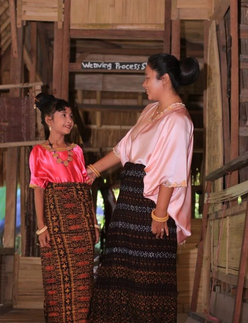 Lepo Lorun atau rumah tenun di Kabupaten Sikka, NTT. (Dok Endang Doge, Grace Seto)