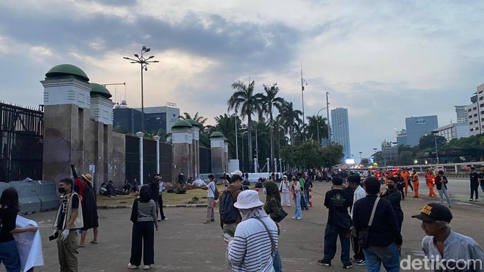 Mahasiswa Demo Kawal Tuntutan 17+8 Bubarkan Diri dari DPR